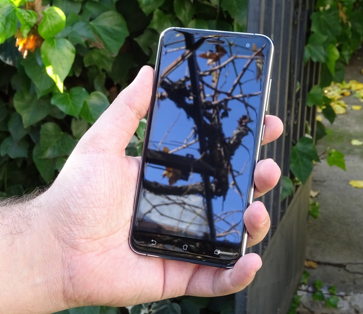 Vizuální - recenze: Asus Zenfone 3, skvěle navržený phablet