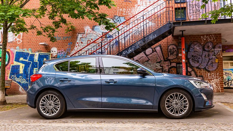 AndroidPIT ford focus titanium sync 3 sides