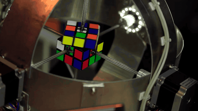Robot dokáže vyřešit Rubikovu kostku za méně než sekundu. Poprvé může stroj zastavit časovač na méně než sekundu.  Rubikův poslední světový rekord trval jen několik týdnů, protože už někdo ...