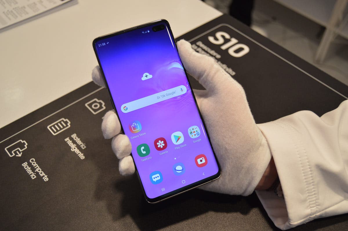 Samsung Galaxy S10 již má oficiální a stabilní Android 10 Samsung Galaxy S10 jiz ma oficialni a stabilni Android 10
