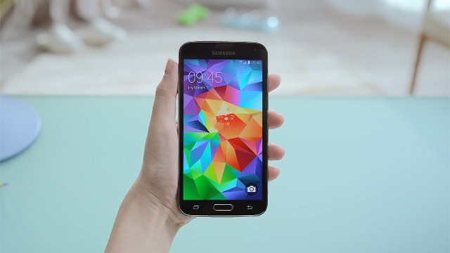 Samsung podrobně ukazuje Galaxy S5 a nový Gear Po představení na posledním Mobile World Congress Samsung vydal několik videí vysvětlujících novinky svých nových zařízení. V…
