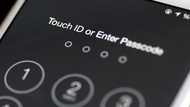 San Bernardino iPhone neměl pro FBI nic důležitého, ale agentura ráda obchází bezpečnost Apple. Otevřený konflikt mezi Apple a FBI o nyní slavném San Bernardino iPhone ...