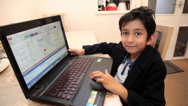 Šestiletý chlapec složil speciální zkoušky společnosti Microsoft Mladý muž složil tři zkoušky, které si chtěly otestovat odbornou způsobilost v jednom z různých nástrojů společnosti. Humza Shahzad, 6letý britský chlapec pákistánského původu ...