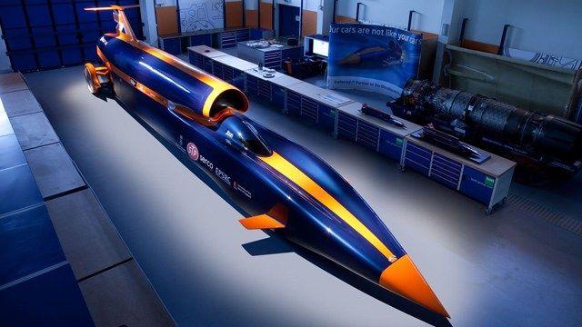 Seznamte se s interiérem jednoho z nejrychlejších vozů na světě The Bloodhound SSC je super znějící vozidlo, nyní díky jeho tvůrcům můžeme vidět kokpit jednoho z těchto neuvěřitelných závodních vozů. Tento raketový vůz ... 4 Seznamte se s interiérem jednoho z nejrychlejších vozů na světě The Bloodhound SSC je super znějící vozidlo, nyní díky jeho tvůrcům můžeme vidět kokpit jednoho z těchto neuvěřitelných závodních vozů. Tento raketový vůz ...