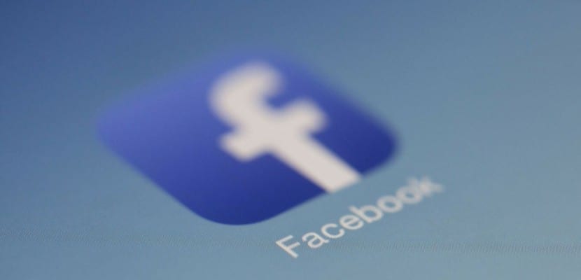 Aktualizovaná aplikace Facebook pro iPhone 6/6 Plus 6 Facebook logosu