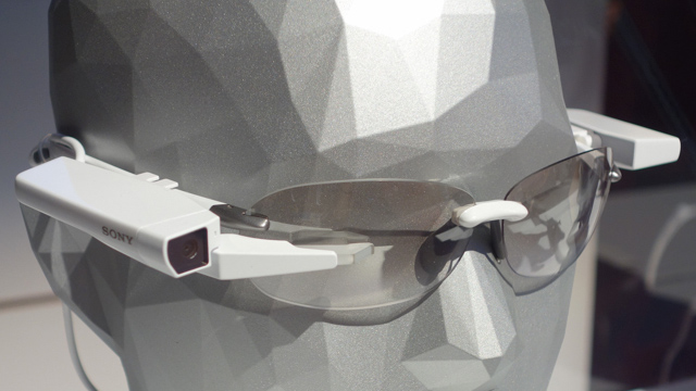 SmartEyeglass Attach!, Modulární inteligentní čočky Sony přinesly na CES 2015, japonskou společnost, která chce přinést své nové inteligentní brýle na rozvíjející se trh těchto produktů. Chytré brýle…