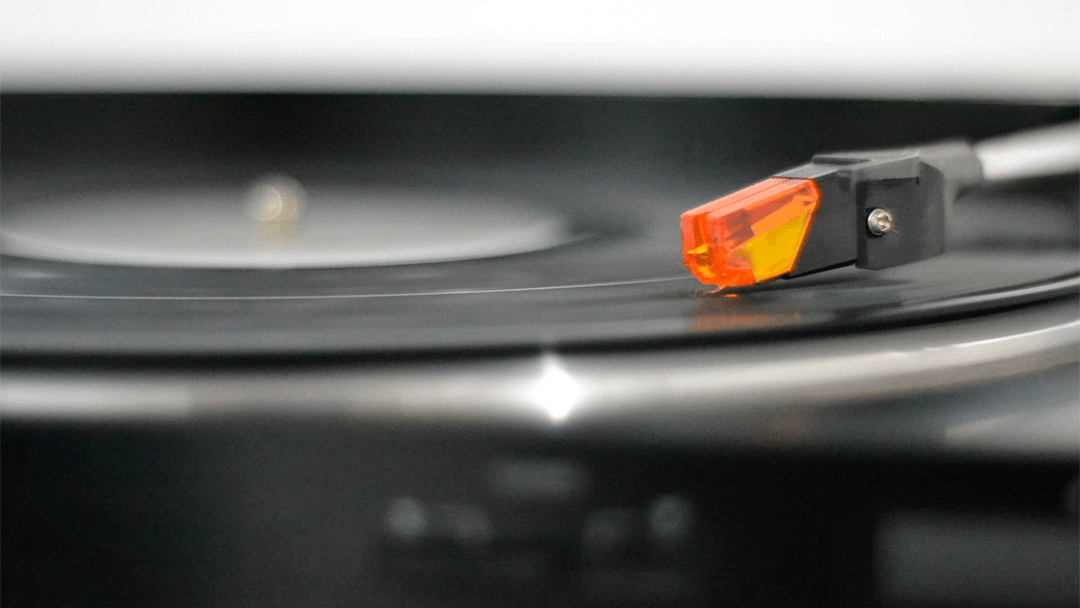 Sony se vrací na trh s vinyly Japonská značka chce kousek vinylového gramofonu.
