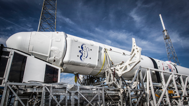 SpaceX nyní může vysílat do vesmíru vojenské satelity, společnost Elona Muska získala souhlas americké armády. SpaceX obdržela osvědčení letectva Spojených států, které jí umožňuje soutěžit ... 20 SpaceX odkládá řízený test sestupu rakety Falcon Problémy zjištěné spouštěčem přinutily vesmírnou společnost odložit testování až na 9. ledna. SpaceX, společnost pro vesmírnou dopravu, kterou založil Elon Musk, ...