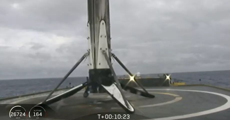 SpaceX ztratil centrální jádro rakety Falcon Heavy ... 1 SpaceX ztratil centrální jádro rakety Falcon Heavy ...