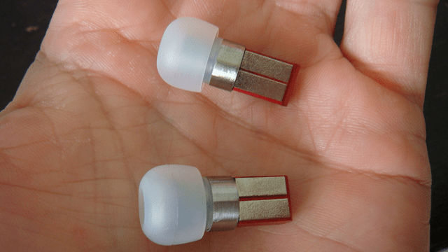 Split: Přehrávač mp3 velikosti kousnutí Split je nový podnik na Kickstarteru, který slibuje vytvoření zařízení mp3, která jsou malá, bezdrátová, bez Bluetooth a malá. Stručně řečeno, předmět… 10 Split: Přehrávač mp3 velikosti kousnutí Split je nový podnik na Kickstarteru, který slibuje vytvoření zařízení mp3, která jsou malá, bezdrátová, bez Bluetooth a malá. Stručně řečeno, předmět…