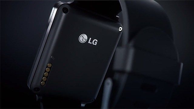 Společnost LG ukazuje své nové inteligentní hodinky ve videu Nové hodinky korejské společnosti jsou velmi blízko k prodeji pod názvem LG G Watch, takže již své chytré hodinky začaly používat. 7 Společnost LG ukazuje své nové inteligentní hodinky ve videu Nové hodinky korejské společnosti jsou velmi blízko k prodeji pod názvem LG G Watch, takže již své chytré hodinky začaly používat.