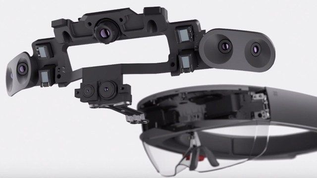 Společnost Microsoft nám ve videu ukazuje hardware HoloLens. Nyní se můžeme dozvědět více o prohlížeči virtuální reality společnosti Microsoft. Včera jsme mohli vidět další náhled HoloLens na konferenci Build 2015, brýle reality ... 3 Společnost Microsoft nám ve videu ukazuje hardware HoloLens. Nyní se můžeme dozvědět více o prohlížeči virtuální reality společnosti Microsoft. Včera jsme mohli vidět další náhled HoloLens na konferenci Build 2015, brýle reality ...