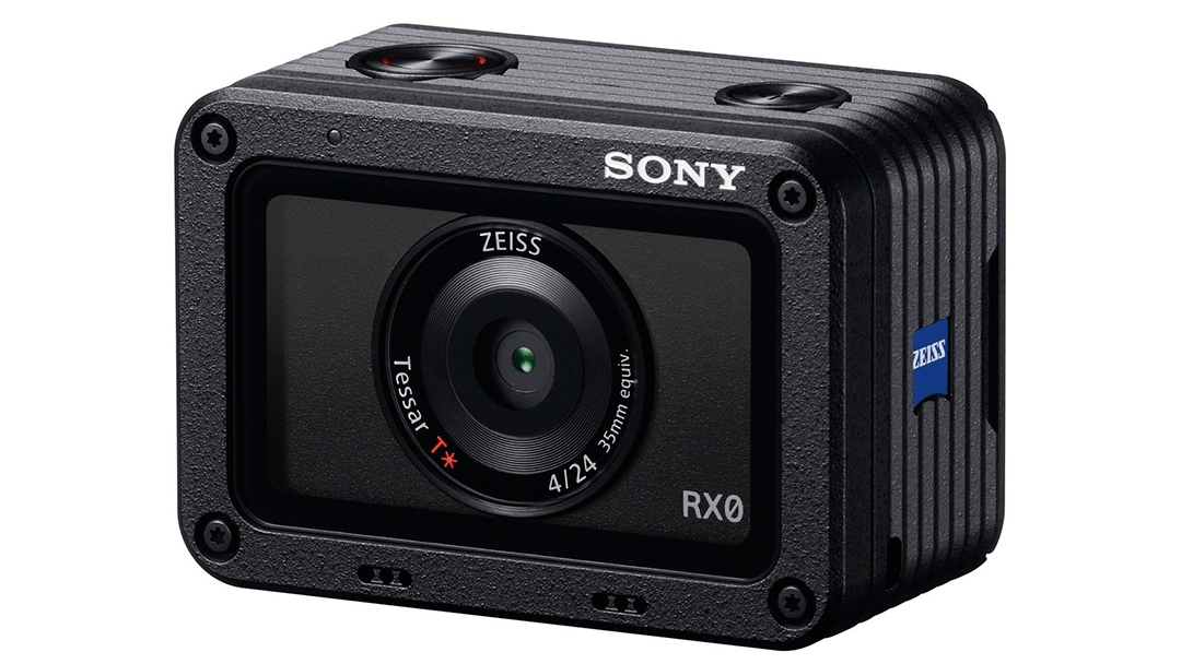 Společnost Sony představuje RX0, nejvýkonnější akční kameru na trhu, jejímž cílem je stát se novým králem akčních kamer, ale bude přístupná z několika kapes.