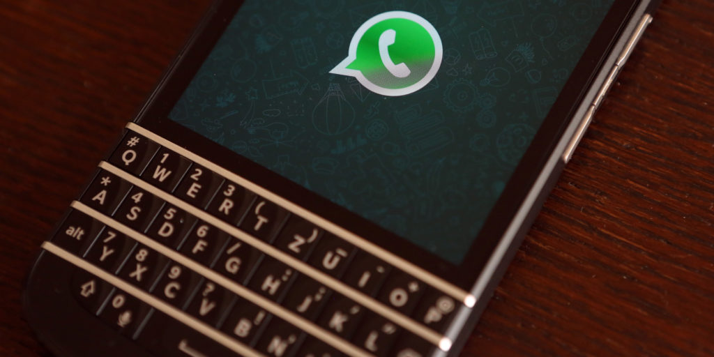 Stáhněte a nainstalujte WhatsApp pro BlackBerry 9320