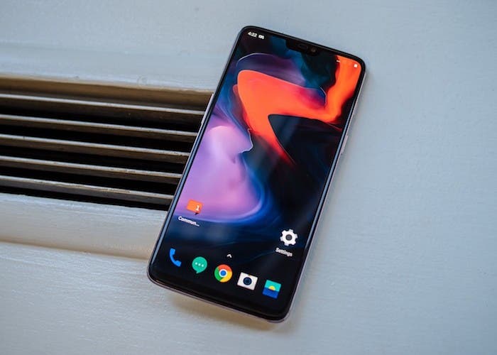 Stáhněte si všechny tapety OnePlus 6