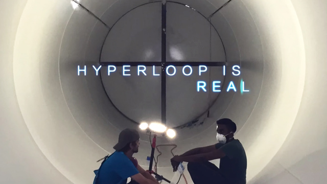 Takto se ukazuje společnost, která postavila Hyperloop, a také měla příležitost oznámit svého nového generálního ředitele. Před několika lety představil Elon Musk myšlenku Hyperloop, nového dopravního prostředku poháněného kapslemi.