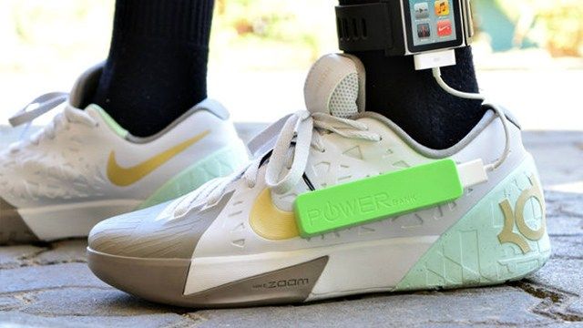 Teenager vymyslí nabíječku pro smartphony, které se stanou aktivními při chůzi Jedním z nejvíce mluvených projektů na veletrhu Google Science Fair 2014 bylo zařízení 15letého Filipínce Angela Casimira, které na porotu zapůsobilo.