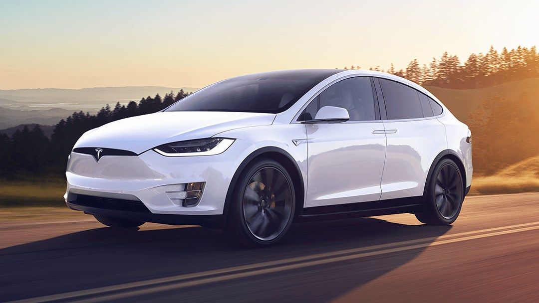 Tesla Model X je vůz, který si budoucnost zaslouží. Nový Tesla Model X lze popsat jediným slovem: nádherný.