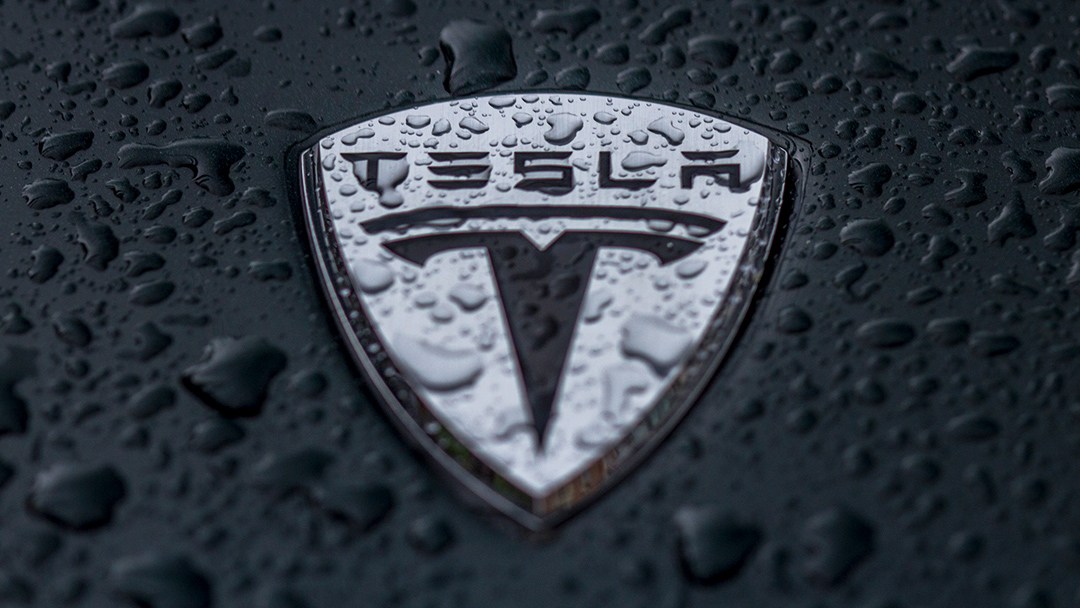 Tesla již dávno předběhla General Motors jako nejcennější americkou automobilku, společnost Elona Muska stále nevyhrává jako velcí chlapci, ale už to má větší cenu než oni.