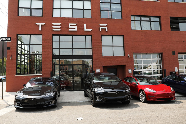 Tesla stáhl svou žádost o soudní příkaz ...
