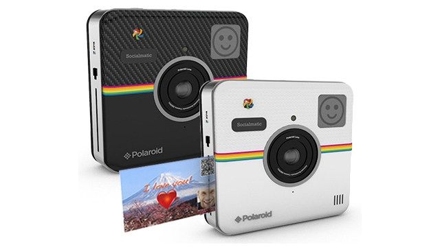 To, co zde začalo jako jednoduchý koncept ve „instagramové kameře“ Polaroidu, je nyní skutečné. Polaroid představil svou novou kameru Socialmatic v rámci CES 2014, což je přímá sázka… 1 To, co zde začalo jako jednoduchý koncept ve „instagramové kameře“ Polaroidu, je nyní skutečné. Polaroid představil svou novou kameru Socialmatic v rámci CES 2014, což je přímá sázka…