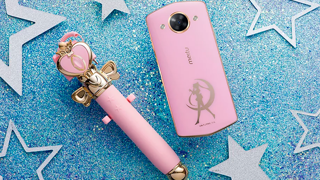 To je ideální dárek pro fanoušky této série, smartphonu oslavujícího 25. výročí Sailor Moon. 1 To je ideální dárek pro fanoušky této série, smartphonu oslavujícího 25. výročí Sailor Moon.
