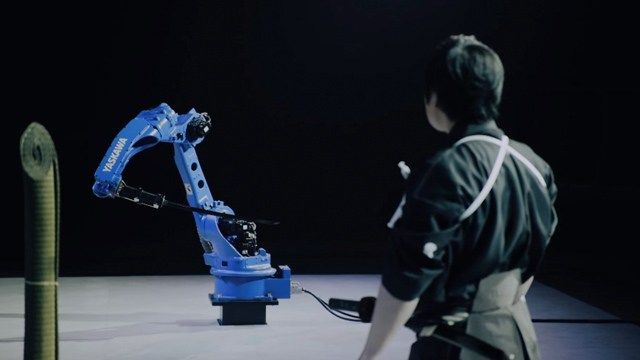To se stane, když se robot naučí používat katanu. Starověké japonské bojové umění, umění kreslení a opláštění katany, je známé jako Iaido, což je něco, co odborníci jako Isao Machii, který má nyní rekord, stále existují.