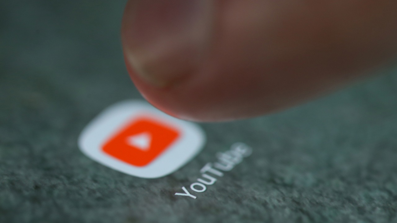 Tvůrci YouTube, jejich vztahy ...