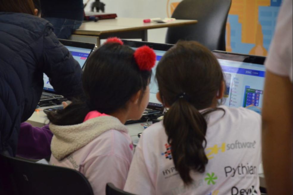 Tyto dívky Tech Tech Mexico Mexico 2020 se v tomto čísle festivalu budou moci naučit základní principy výpočetní techniky a programování pro děti od 9 do 12 let. 8 Tyto dívky Tech Tech Mexico Mexico 2020 se v tomto čísle festivalu budou moci naučit základní principy výpočetní techniky a programování pro děti od 9 do 12 let.