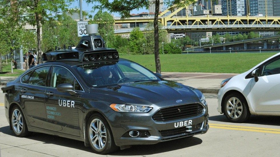 Uber již zahájil testování svých autonomních taxíků První autonomní vozidlo značky se již potuluje ulicemi Pittsburghu. V loňském roce společnost Uber překvapila svět díky dohodě o spolupráci s univerzitou ...