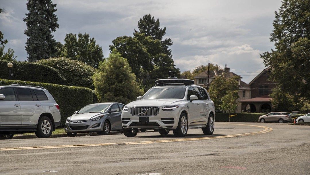 Uber testuje své autonomní taxíky ve Washingtonu DC. Auta budou zpočátku používat lidé, ale doufá se, že to někdy dokážou sami.