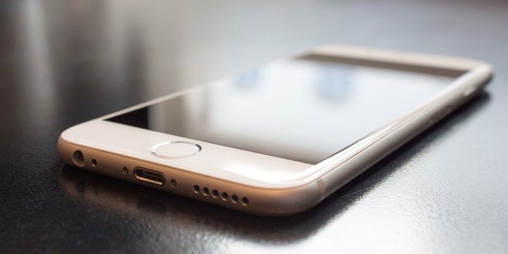 Uživatel se může rozhodnout, zda chce svůj iPhone zpomalit