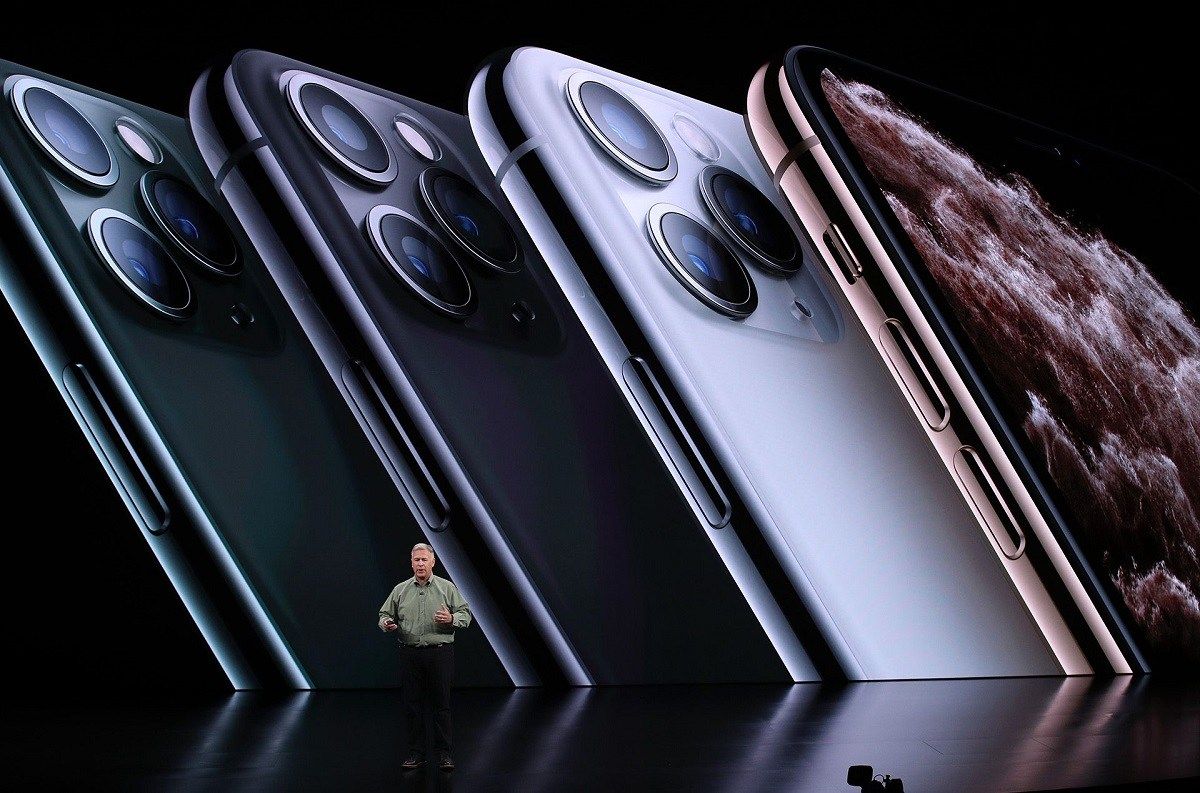 Varovali, že do konce roku bude nedostatek iPhonu 12, který Apple kvůli vypuknutí Covid-19 o měsíc zpozdil výrobu nových iPhonů. 14 Varovali, že do konce roku bude nedostatek iPhonu 12, který Apple kvůli vypuknutí Covid-19 o měsíc zpozdil výrobu nových iPhonů.