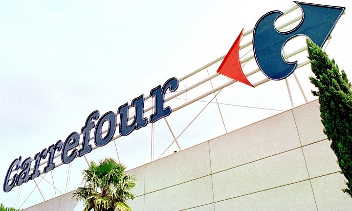 Virus WhatsApp ukazuje, že Carrefour odstranil španělské znaky v Katalánsku