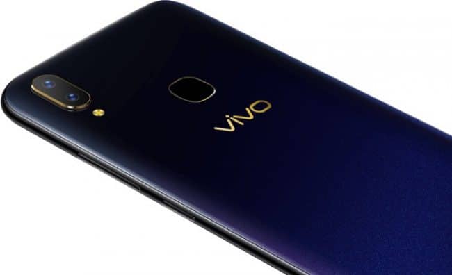 Vivo V11i je střední třída, která drží 25 MP selfie kameru a zvyšuje cenu. 3 Mám V11i. Vlastnosti