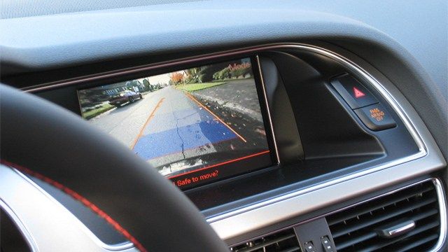 Všechna auta v USA musí mít do roku 2018 zadní kameru Americká správa bezpečnosti silničního provozu (NHTSA) uvádí, že všechna nová auta prodaná v roce 2018 mají ...