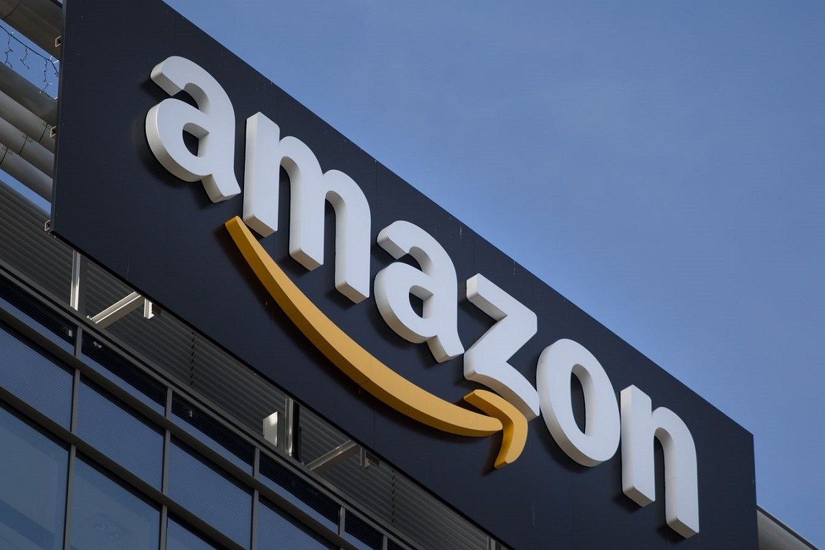 Vypuknutí koronaviru Prostředky společnosti Jeff Bezos dosáhly díky tržbám společnosti Amazon jmění 138,5 miliard USD.