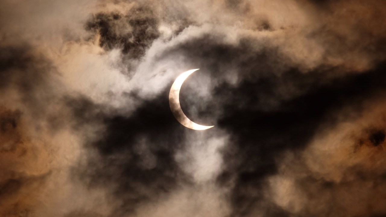 Vzácné prstencové zatmění Slunce, které zachytili astronomové s ohromujícími snímky, ... 5 Vzácné prstencové zatmění Slunce, které zachytili astronomové s ohromujícími snímky, ...