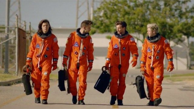 WTF?!: NASA zapůjčila svou technologii společnosti One Direction na hudební video. Dnes ráno vyšlo nové video popové skupiny. V prvních hodinách tohoto dne One Direction přetáhněte… 2 WTF?!: NASA zapůjčila svou technologii společnosti One Direction na hudební video. Dnes ráno vyšlo nové video popové skupiny. V prvních hodinách tohoto dne One Direction přetáhněte…
