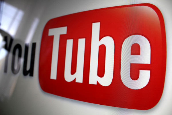 YouTube zkoumá program ověřování problémů