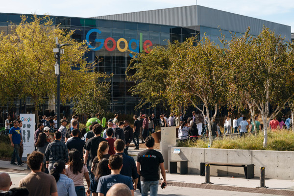 Zaměstnanci společnosti Google… 28 Zaměstnanci společnosti Google…