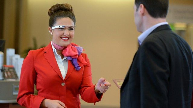 Zaměstnanci společnosti Virgin Atlantic, letecká společnost obřího krále Richarda Bransona, která plánuje přivést Virgin Mobile do Mexika, která začne využívat Google Glass, její zaměstnance odpovědné za služby zákazníkům.