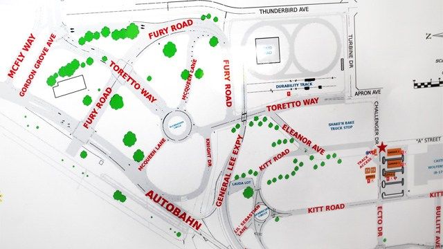 Zkušební dráha Google je velkou poctou kravskému kinu. Názvy ulic v oblasti testování autonomní jízdy jsou pojmenovány podle populárních pásek. Dlouhá zpráva o kanálu Backchannel o autonomních automobilech Google, jedna z následujících ...