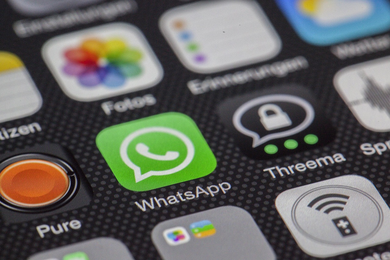 whatsapp apple watch